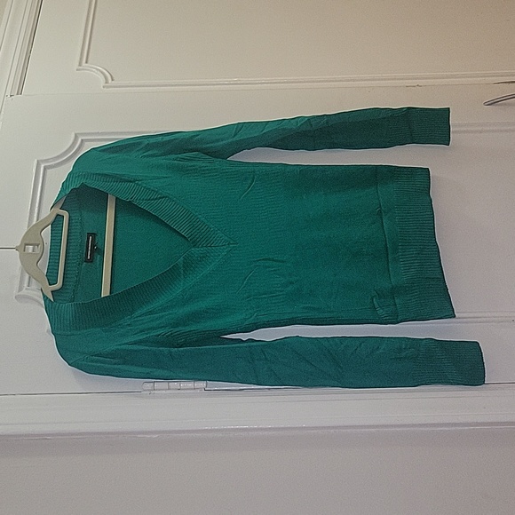 Express Deep V sweater - Picture 2 of 10